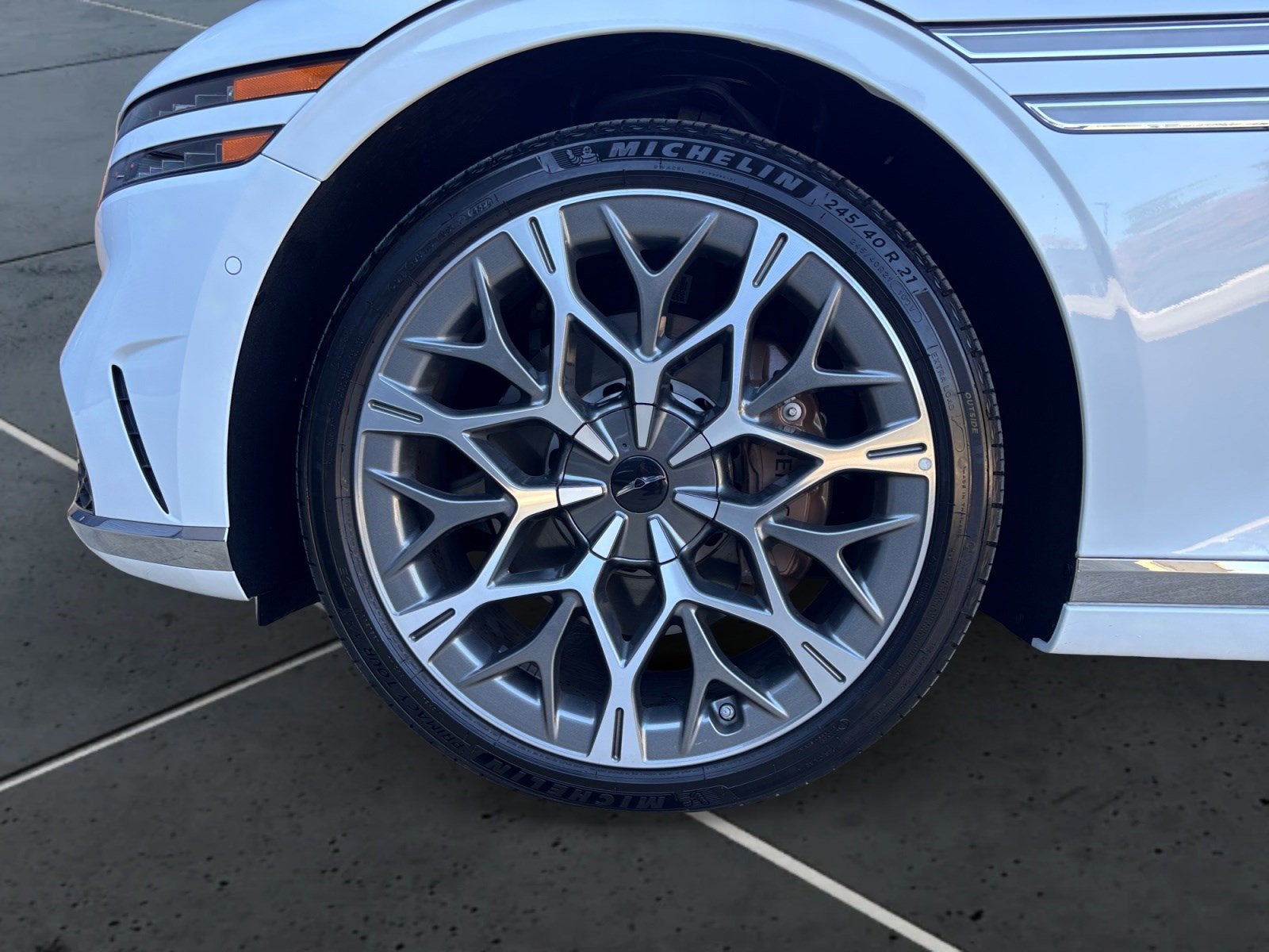 2025 Genesis G90 e-SC