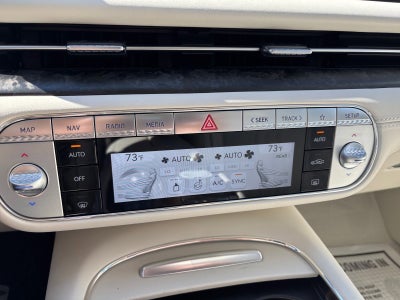 2025 Genesis G90 e-SC