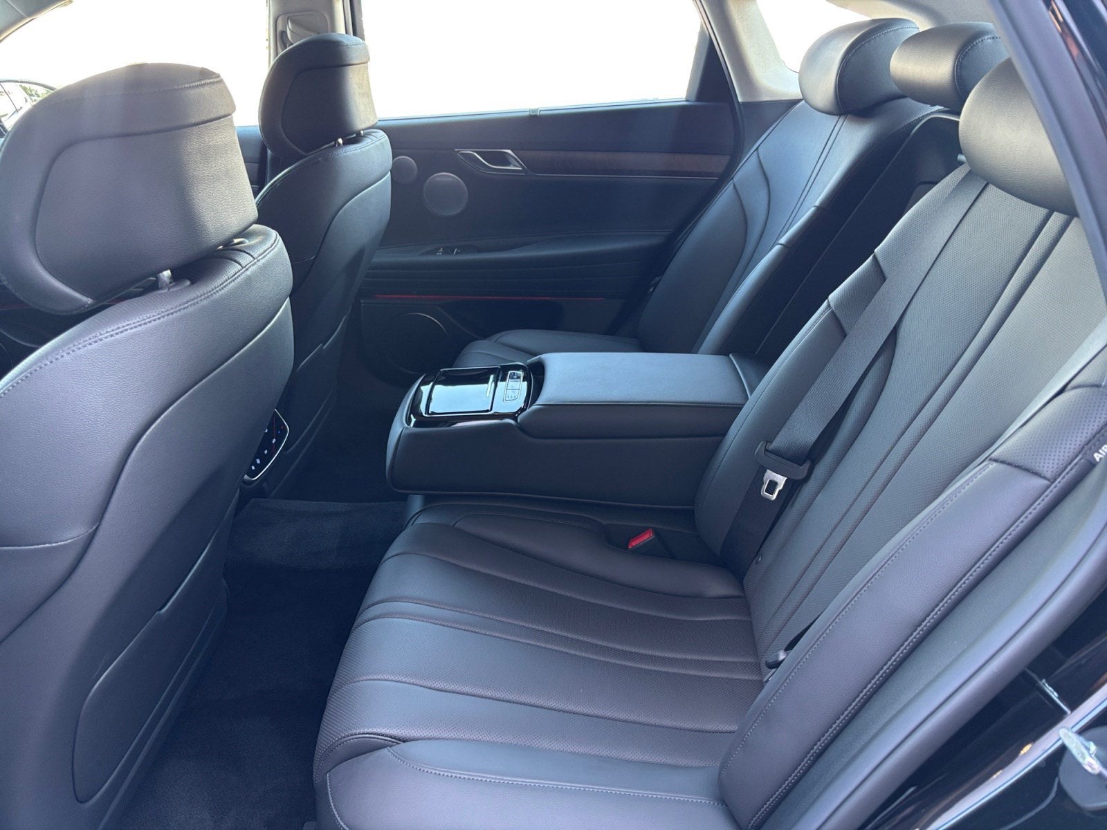 2027 Genesis G80 Base